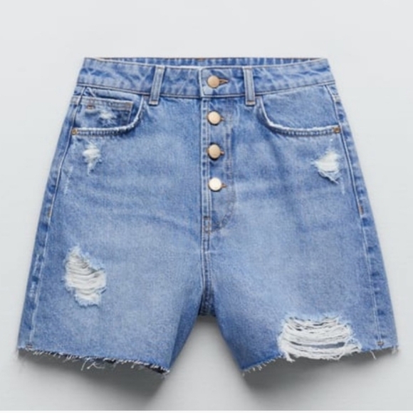 ✨️Brand new Zara High waisted 5 pocket distressed with raw hem denim shorts✨️ - Picture 2 of 6